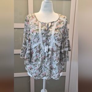 DR2 Multicolor Floral Blouse with Lace Accents